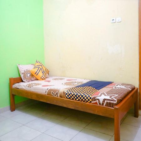 Oyo 2440 Wallet Family Residence Syariah Lumajang 외부 사진
