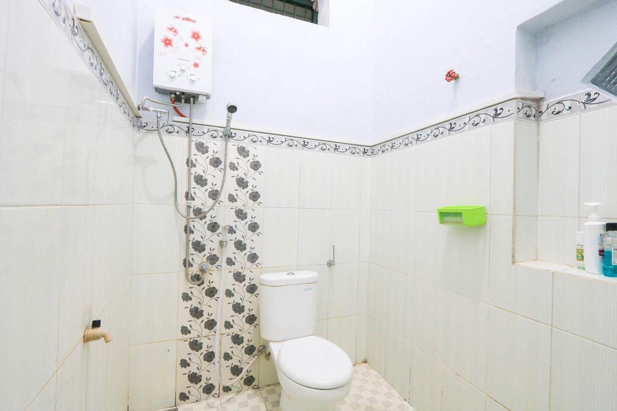 Oyo 2440 Wallet Family Residence Syariah Lumajang 외부 사진