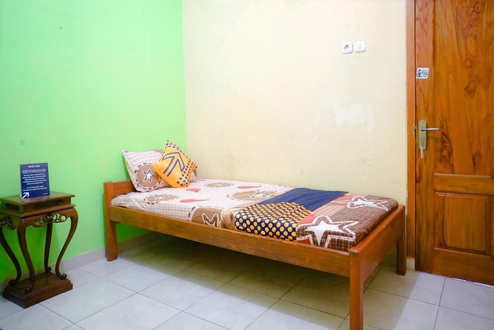 Oyo 2440 Wallet Family Residence Syariah Lumajang 외부 사진