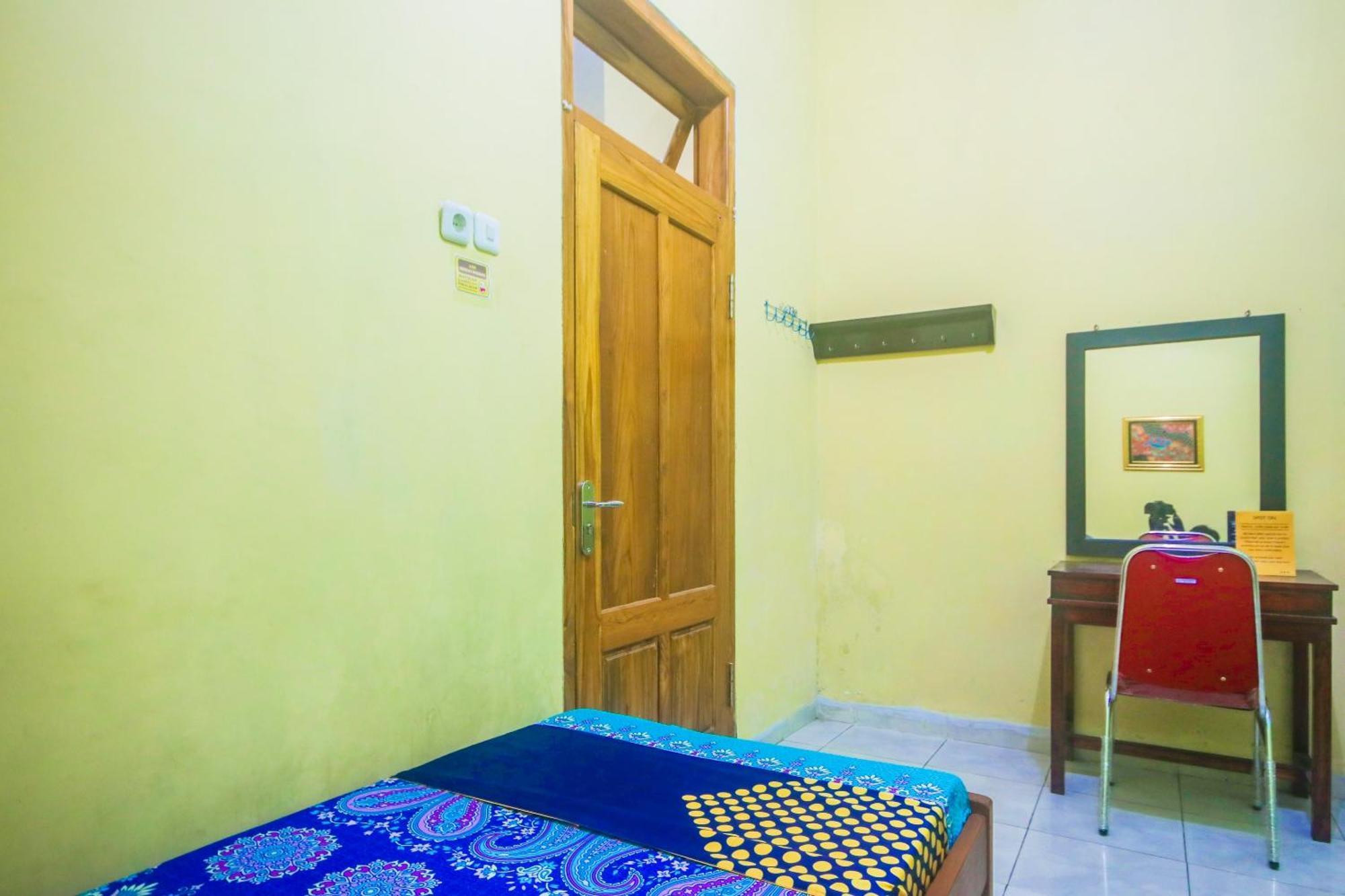 Oyo 2440 Wallet Family Residence Syariah Lumajang 외부 사진